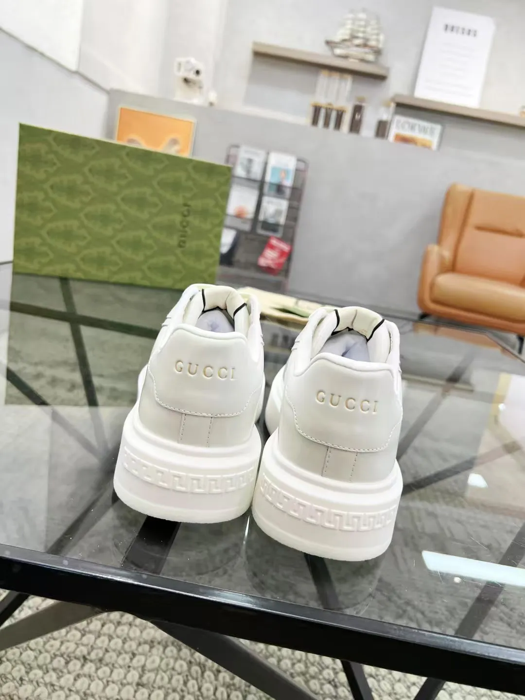 P440 new men's shoes GUCCI [Lightning] latest shoes are shipped. Original quality, fashionable, special materials, sheepskin lining, new packaging. The foot feels super comfortable and the workmanship is impeccable. Size: 38-45